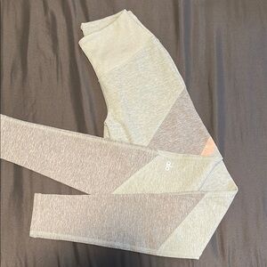ALO Yoga Gray Leggings Textured Design